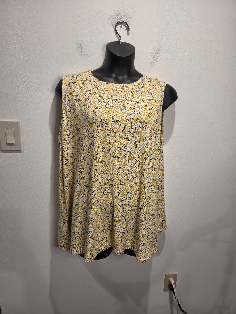 New J Jill Size 3x Yellow Floral Stretchy Tank Top